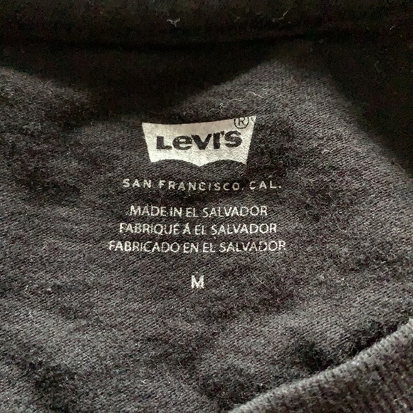 Levi’s logo black tee (worn once) - Picture 2 of 2